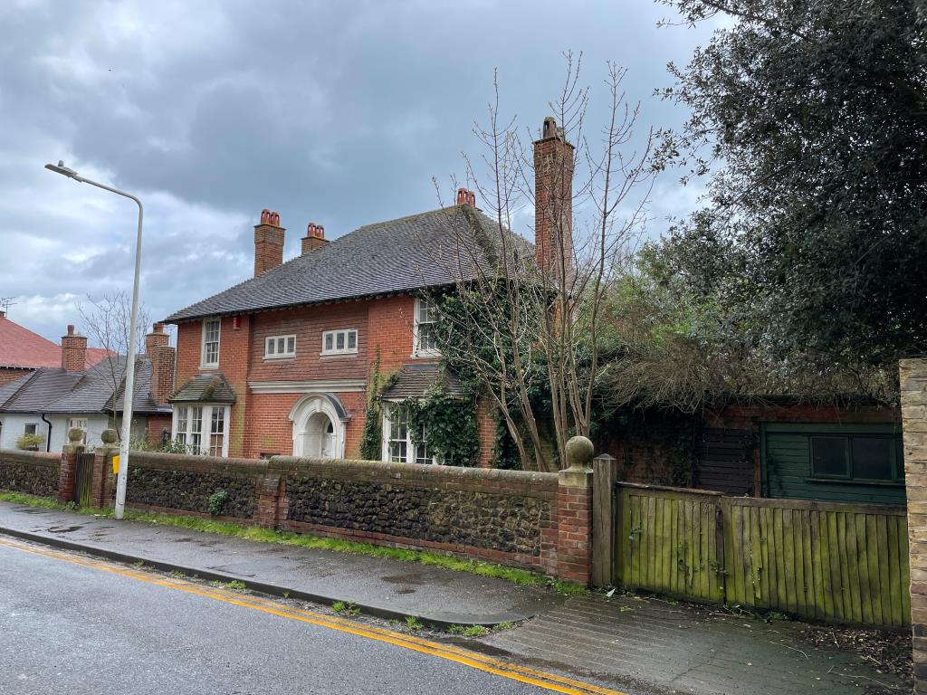 Lot: 93 - DETACHED PERIOD BUILDING WITH POTENTIAL - Exterior of detached period property
